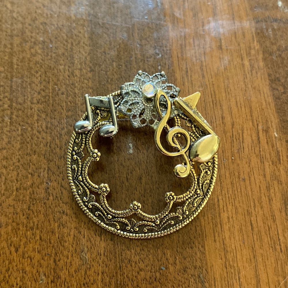Vintage music brooch